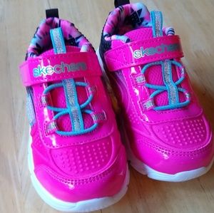 NEW Girls Bright Pink Sketchers Sneakers NWOT